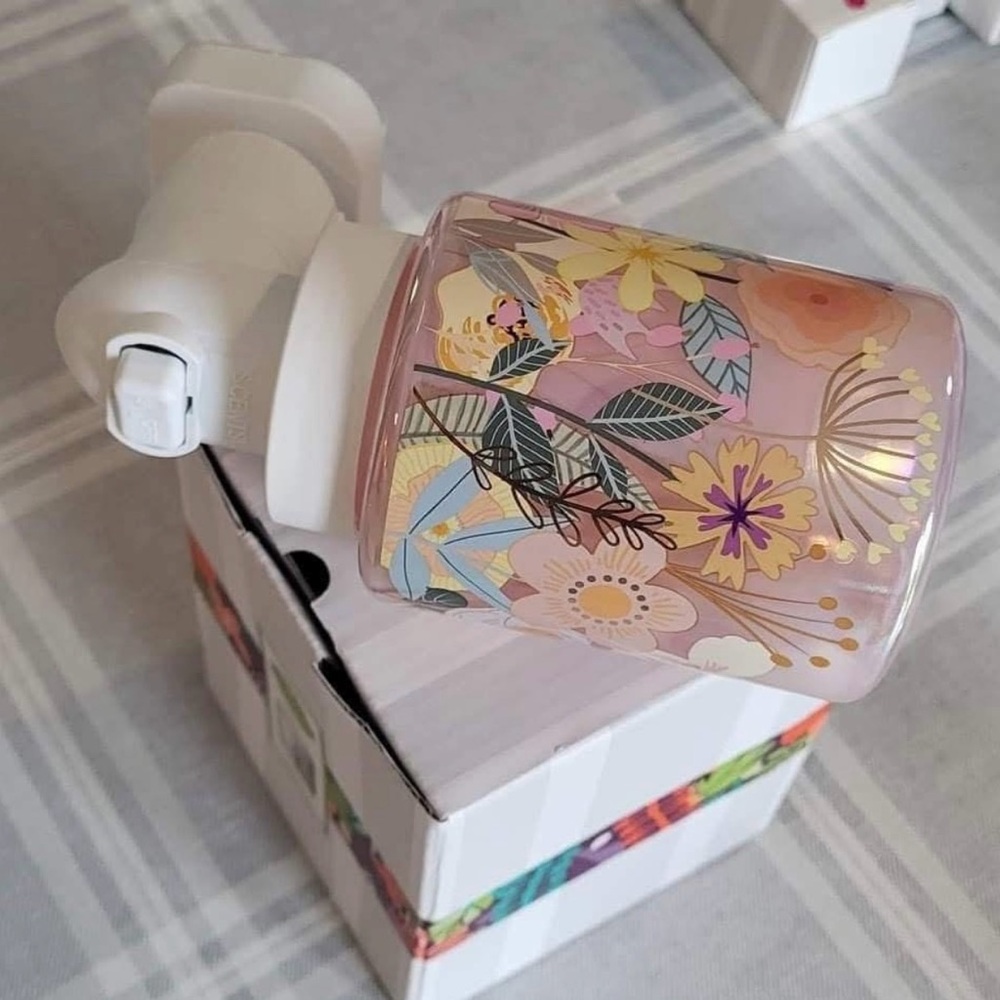 Scentsy Floral Wall Plug-In Wax Warmer